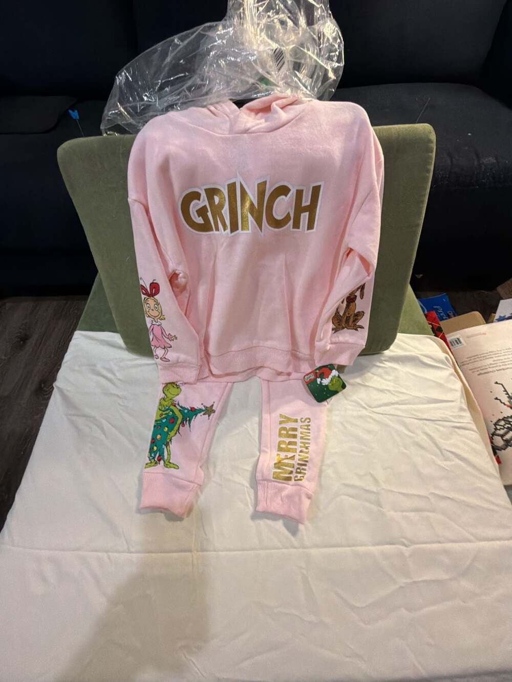 The Grinch Hoodie and Jogger Set Size 5T Pink